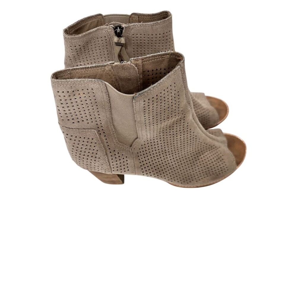 TOMS Women's sz 10 Majorca Peep Toe Booties Tan Suede Mid Heel Zip